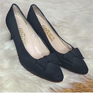 Vintage Salvatore Ferragamo black pointy heels 7.5